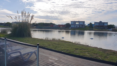 Casa En Venta A La Laguna De Ecuestre - Costa Esmeralda