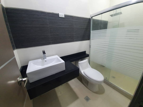 Imagen 8 de 10 de Leslie Vende Th En Trigal Norte Remodelado