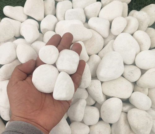 Imagen 3 de 8 de Piedra Decorativa Onix Blanca De 6cm A 7cm Tipo Mármol. 2019 Granulometría Máxima 7 Cm Granulometría Mínima 6 Cm
