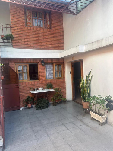 Casa Con Garage Sobre Avenida En Venta!!!