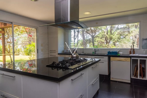 Venta Casa 5 Dormitorios En Pinar Del Faro José Ignacio Distribuida En Tres Plantas (pfh13)