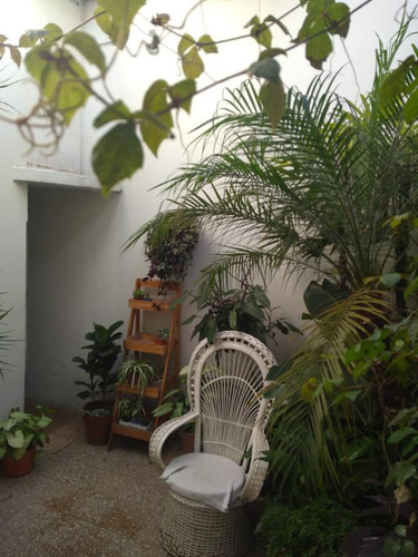 Casa En Venta - 4 Dormitorios 2 Baños - 150mts2 - La Plata