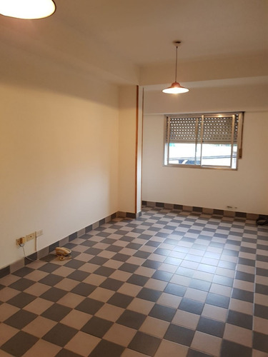 Imagen 6 de 6 de Departamento De 2 Ambientes 2° Piso Al Frente, Cocina Comedor Diario, Baño Instalado, Un Dormitorio Con Placard Y Balcon A La Calle
