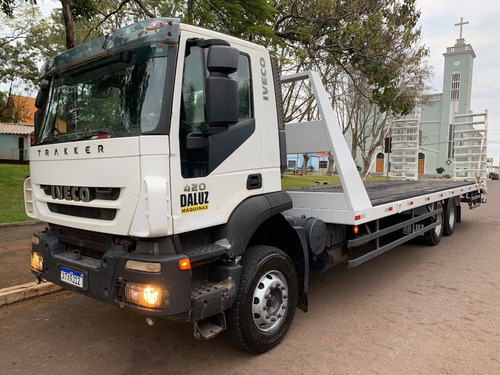 Imagem 2 de 6 de Caminhão Iveco