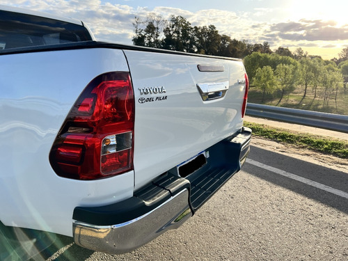 Imagen 10 de 15 de Toyota Hilux 2.8 Cd Srx 177cv 4x2