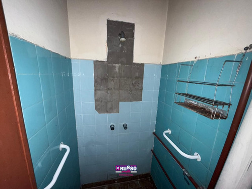 Venta De Casa 4 Ambientes Sobre Dos Lotes - Isidro Casanova