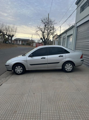 Imagen 9 de 14 de Ford Focus 1.6 Ambiente