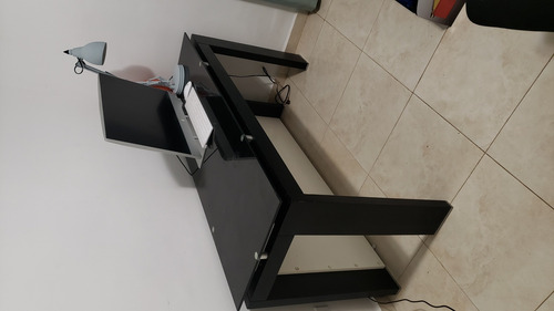Imagen 1 de 4 de Mesa De Escritorio
