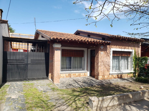 Venta !!!!chalet Colonial Cuenta Con Dependencia En Excelente Estado Y Ubicacion!!