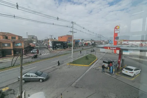 Local En Arriendo En Avenida Pradilla. Cod A1092016