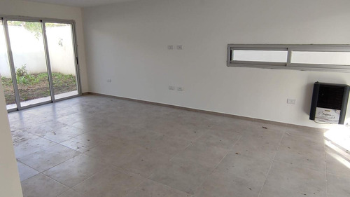 Imagen 5 de 20 de Venta Duplex 3 Dormitorios En City Bell. 460 Y 21c