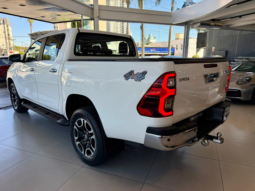 Toyota Hilux 2.8 D-4D TURBO DIESEL CD SRX 4X4 AUTOMÁTICO