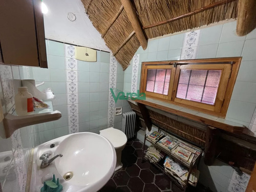Casa De 4 Dormitorios Y 3 Baños Con Piscina En La Floresta