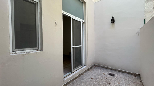 ¡oportunidad Única! Departamento En Planta Baja Con Patio En Villa Crespo. Bajas Expensas. Amplio, Muy Luminoso Y Tranquilo En Una Ubicación Privilegiada