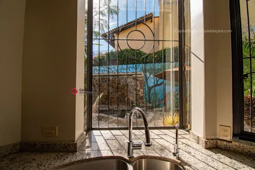 Casa De Lujo En Venta En Ajijic Con Alberca Y Terraza Con Vista A La Laguna
