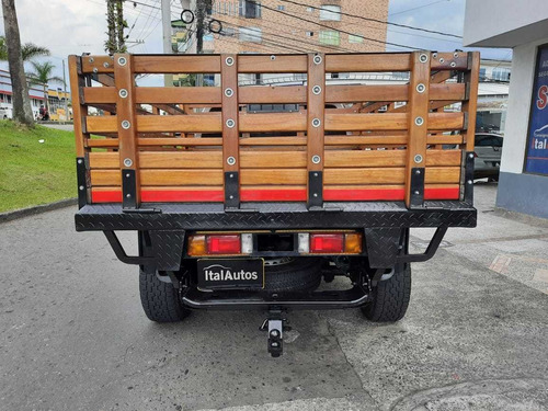 Imagen 6 de 10 de Volkswagen Amarok Estacas 4x4 2.0 2015