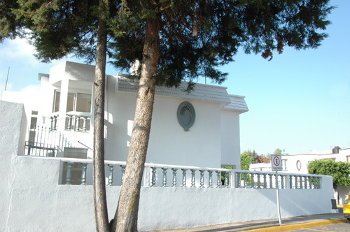 Casa En Renta En Lomas Verdes, Fracc Cerrado A 3 Min Del Colegio Cristobal Colón