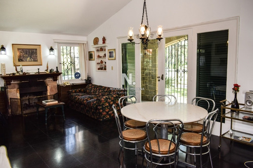 Casa En Punta Del Este , Cantegril- Ref: 3891