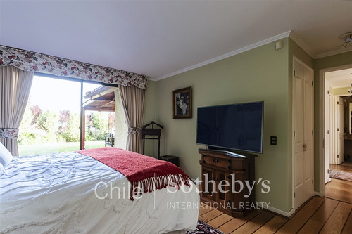 Casa En Venta De 5 Dorm. En Lo Barnechea