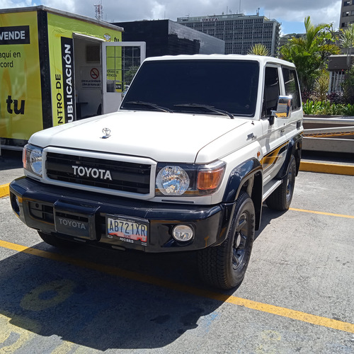 Toyota Land Cruiser 70 Aniversarios.