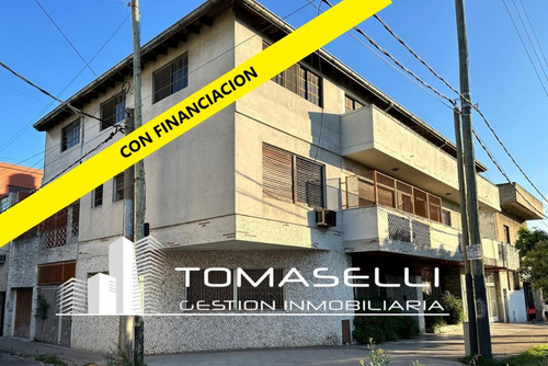 Venta - Con Financiacion - Casa De 3 Plantas - Excelente Esquina Sobre Avda. Vélez Sarsfield