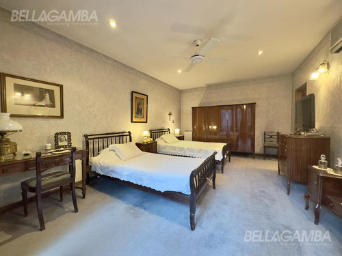 Casa Venta En Vicente López 7 Ambientes Jardín