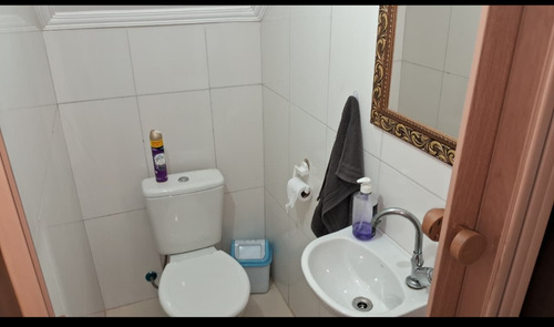 Sobrado, Dois Quartos, Dois Banheiros, Garagem