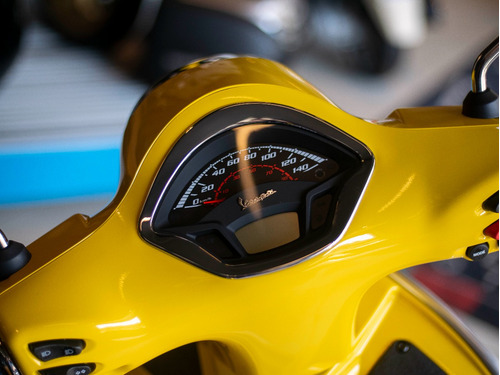 Vespa Gts 300 Super 2023 Amarilla Entrega Hoy