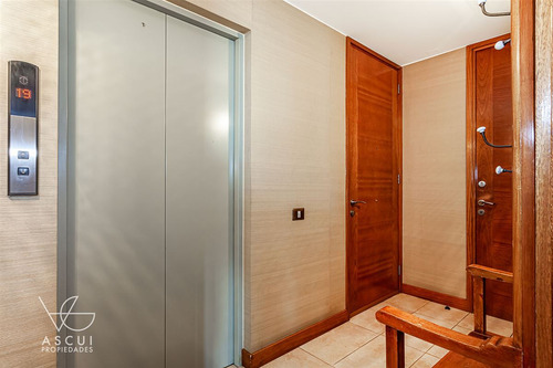 Departamento En Venta De 3 Dorm. Más Servicios En Las Condes