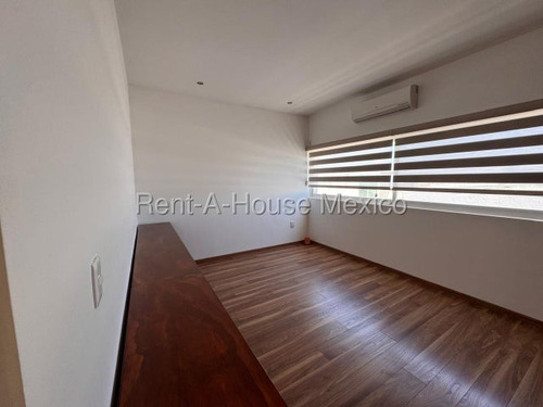 Zibatá. Venta - Casa En Esquina Con Estudio Y 3 Recámaras