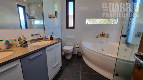 Casa En Venta De 3 Dorm. En Piedra Roja, Chicureo