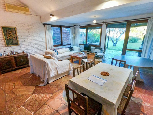 Venta De Casa 4 Dormitorios En Camino Lussich, Punta Ballena