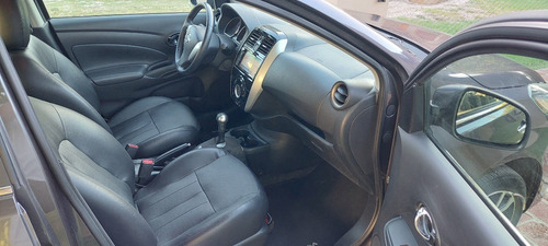 Imagen 8 de 18 de Nissan Versa Exclusive 1,6 At - Modelo 2019