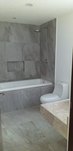 Imagen 9 de 11 de Se Renta Hermosa Casa En Vista Real, 3 Recamaras 3.5 Baños, Jardín, Estudio..