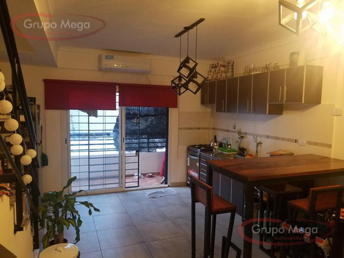 Hermoso Ph En Duplex De 2 Ambientes, Primer Piso Por Escalera. Contrafrente. Sin Expensas