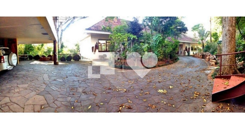 Excelente Localização Em Um Terreno De 2500m², Casa Com 700m², Peças Amplas. - 28-im408548