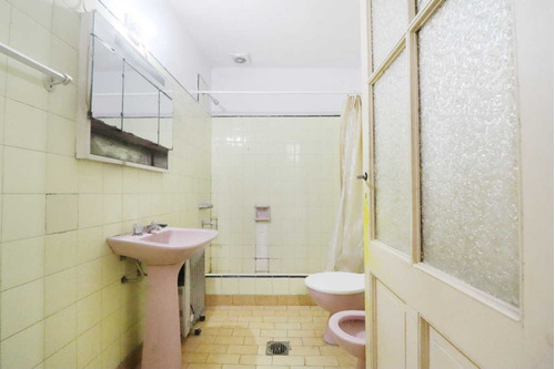 Imagen 18 de 30 de Venta Amplio Ph Ubicada En Villa Del Parque 4 Amb.