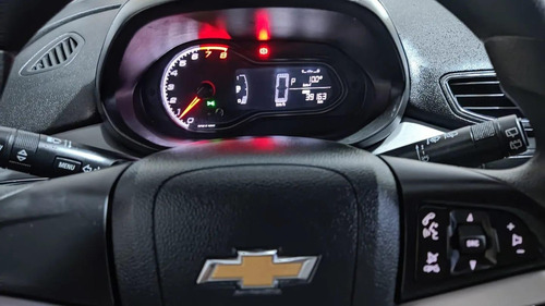 Imagem 8 de 12 de Chevrolet Onix Onix Hatch Advantage 1.4 8v Flex 5p Aut. Fle