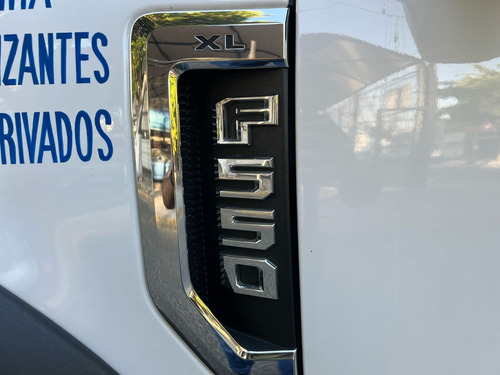 Ford F-550 6.8 Xl At