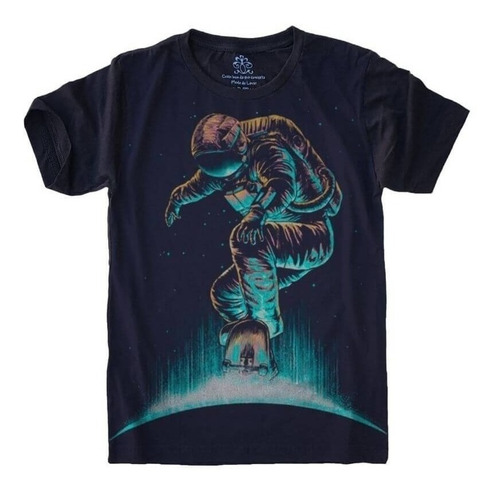 Camiseta Plus Size Astronauta - Esqueitista - Universo