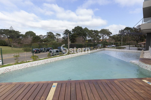 Imagen 12 de 15 de Departamento En Venta De 2 Dormitorios Y 2 Baños Completos En Punta Del Este
