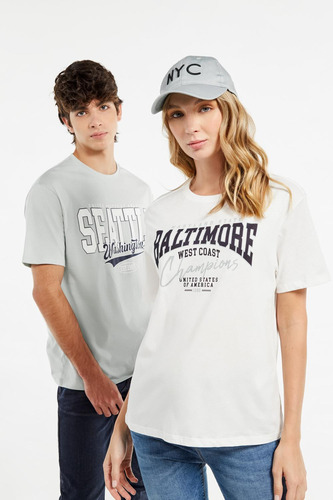 Camiseta Crema Clara Con Texto College De Baltimore Estampad