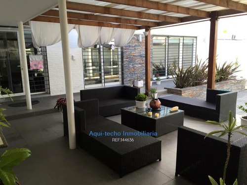 Casi Rambla Moderna Casa Minimalista