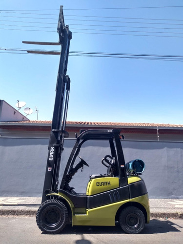 Empilhadeira Clark 2,5t * Torre Triplex * 2010