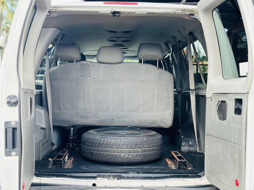 Ford Econoline 2012 E-350 15 Pas V8