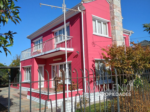 Dos Casas En Gran Terreno Barrio Residencial