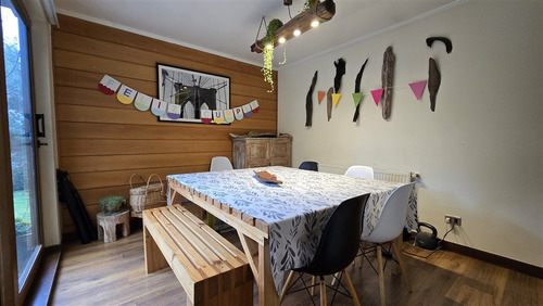 Casa En Venta De 5 Dorm. En Puerto Varas