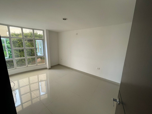 Imagen 17 de 30 de Se Vende Edifico De Tres Pisos Barrio Los Andes