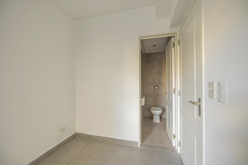 4 Ambientes Con Dependencia Y Cochera - Flores - Full Amenities - Entrega Inmediata