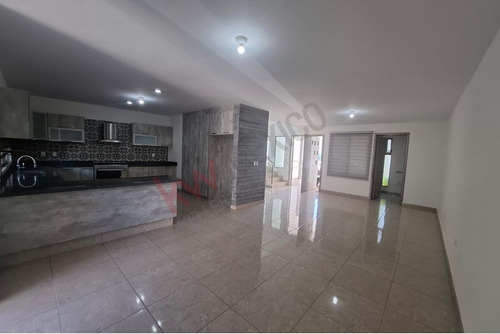 Casa En Venta En Mayorazgo, León! 239 M² Construcción